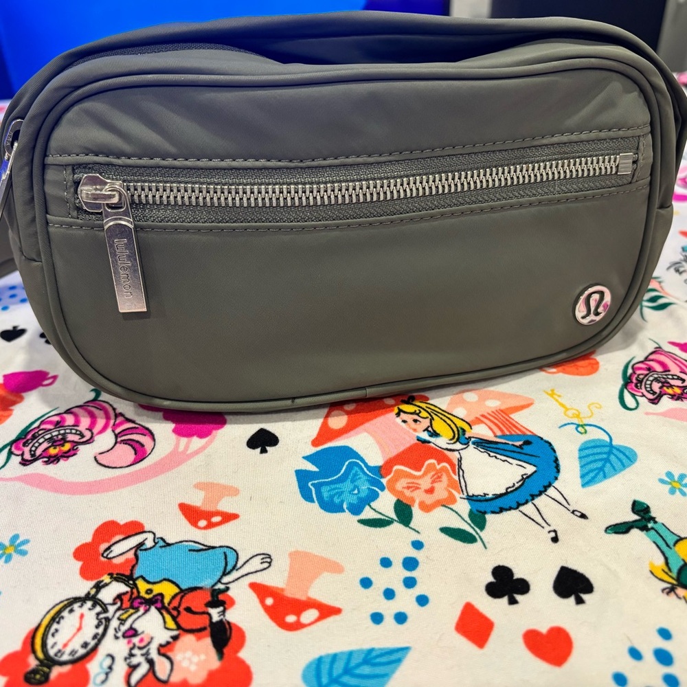 lululemon athletica wanderlust belt bag *discontinued